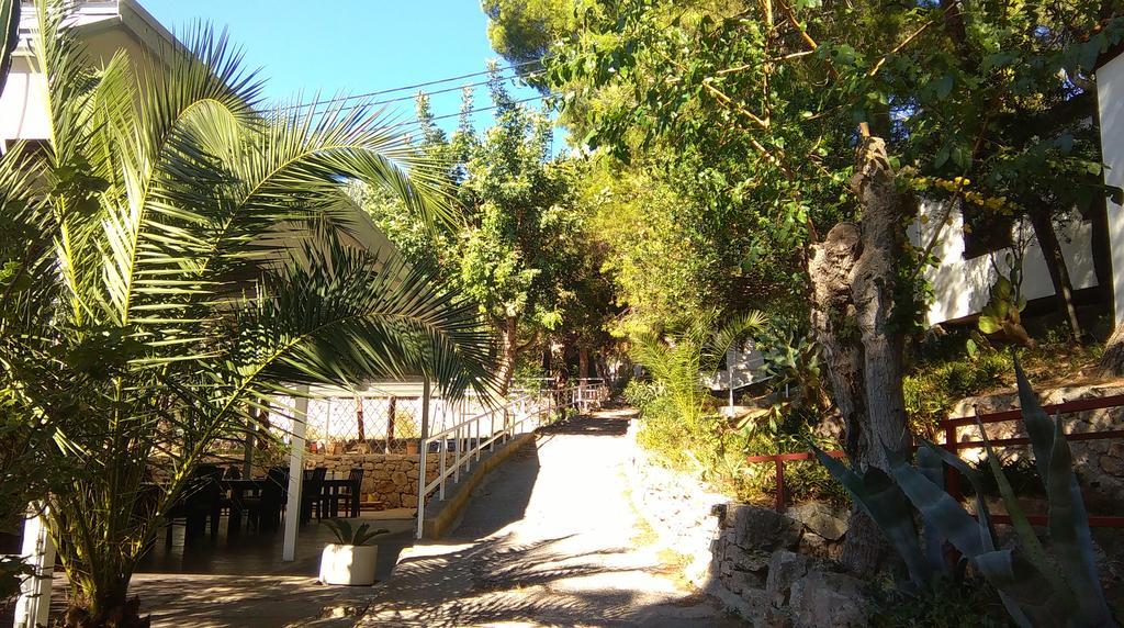 Resort Village T.N. Milna Vis Exterior foto